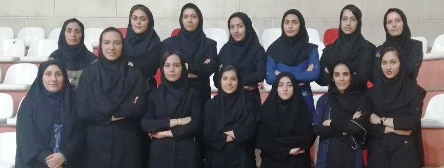 بانوان هیات والیبال شهرستان کاشان در نیمه نهایی شهرهای استان